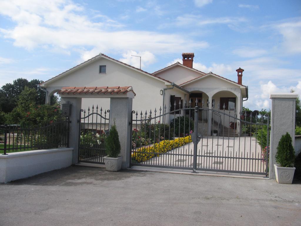 Apartment Borna Pazin Exterior photo